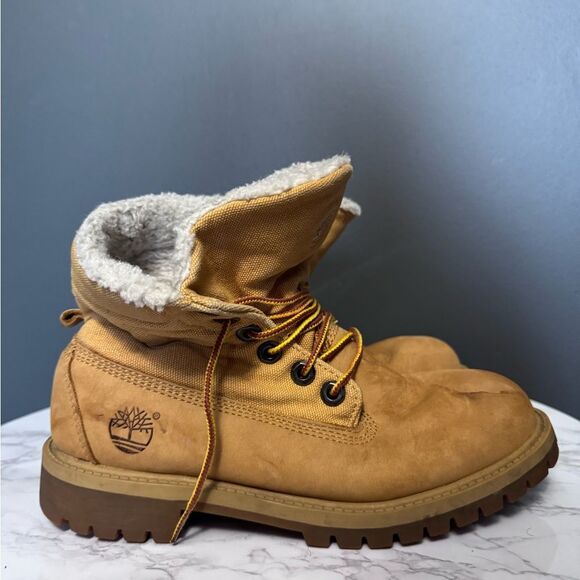 ❌SOLD❌ Timberland Tan Fold-Over Tongue Boots - Picture 7 of 10
